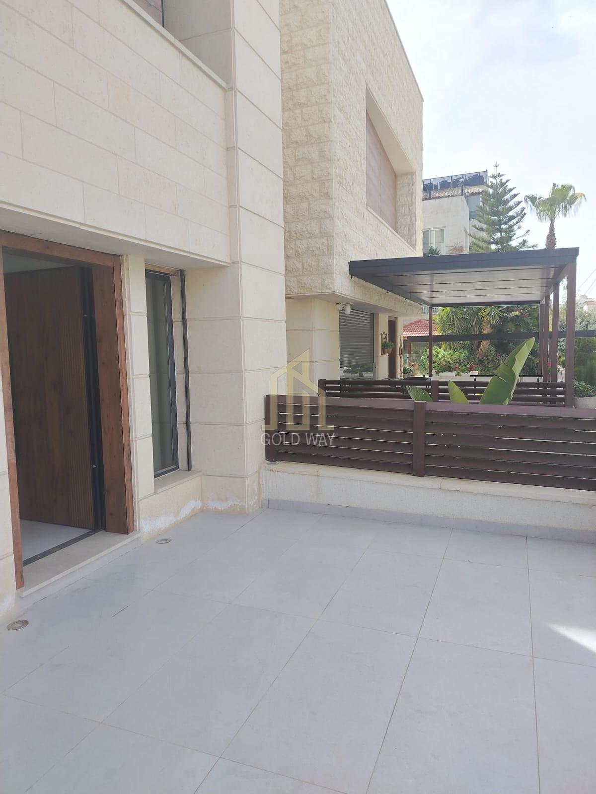 بالقرب من السفارة البريطانية شقة أرضية 155م بتشطيبات راقية وسعر مميز