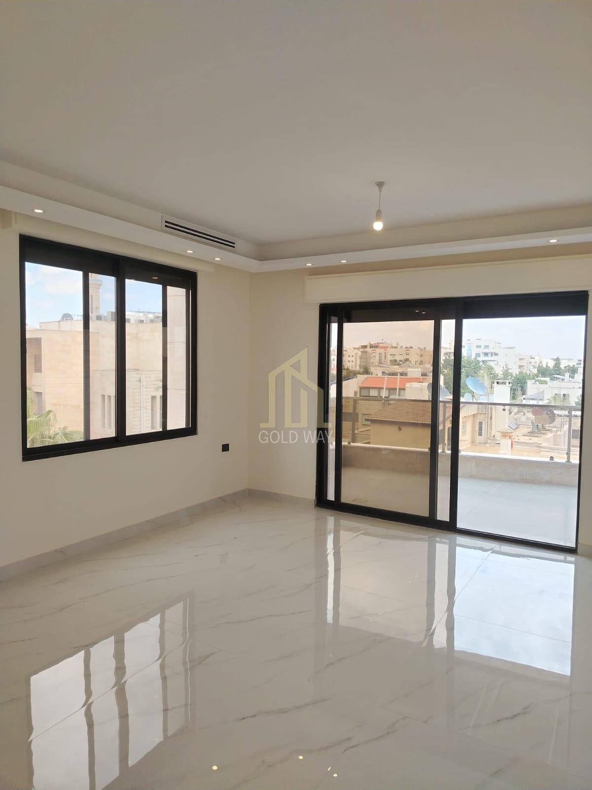 في أرقى مناطق الصويفية شقة اخير مع روف 260م بتشطيبات راقية