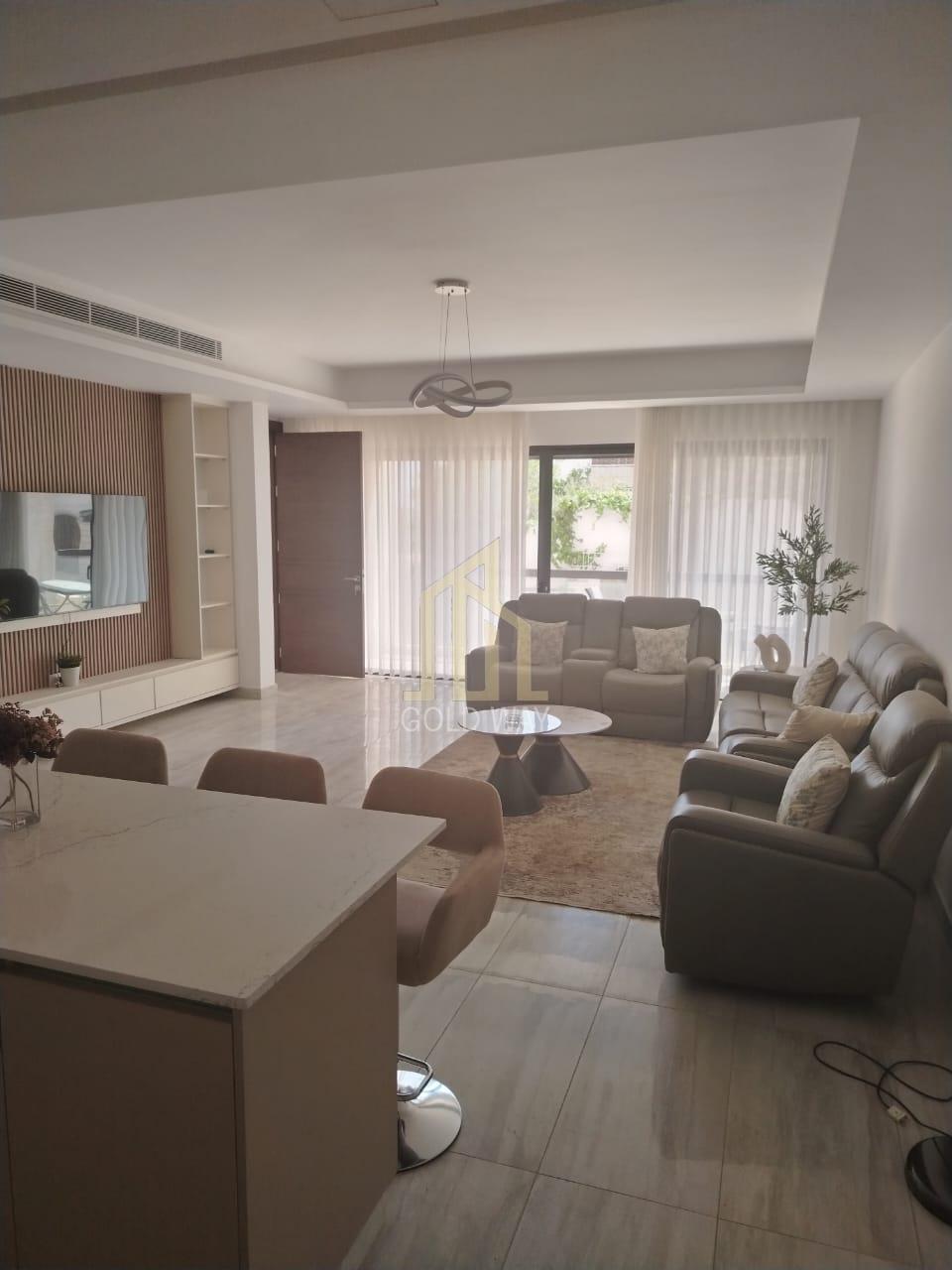 في أجمل مناطق الدوار الرابع شقة ارضية 120م مفروشة للإيجار السنوي