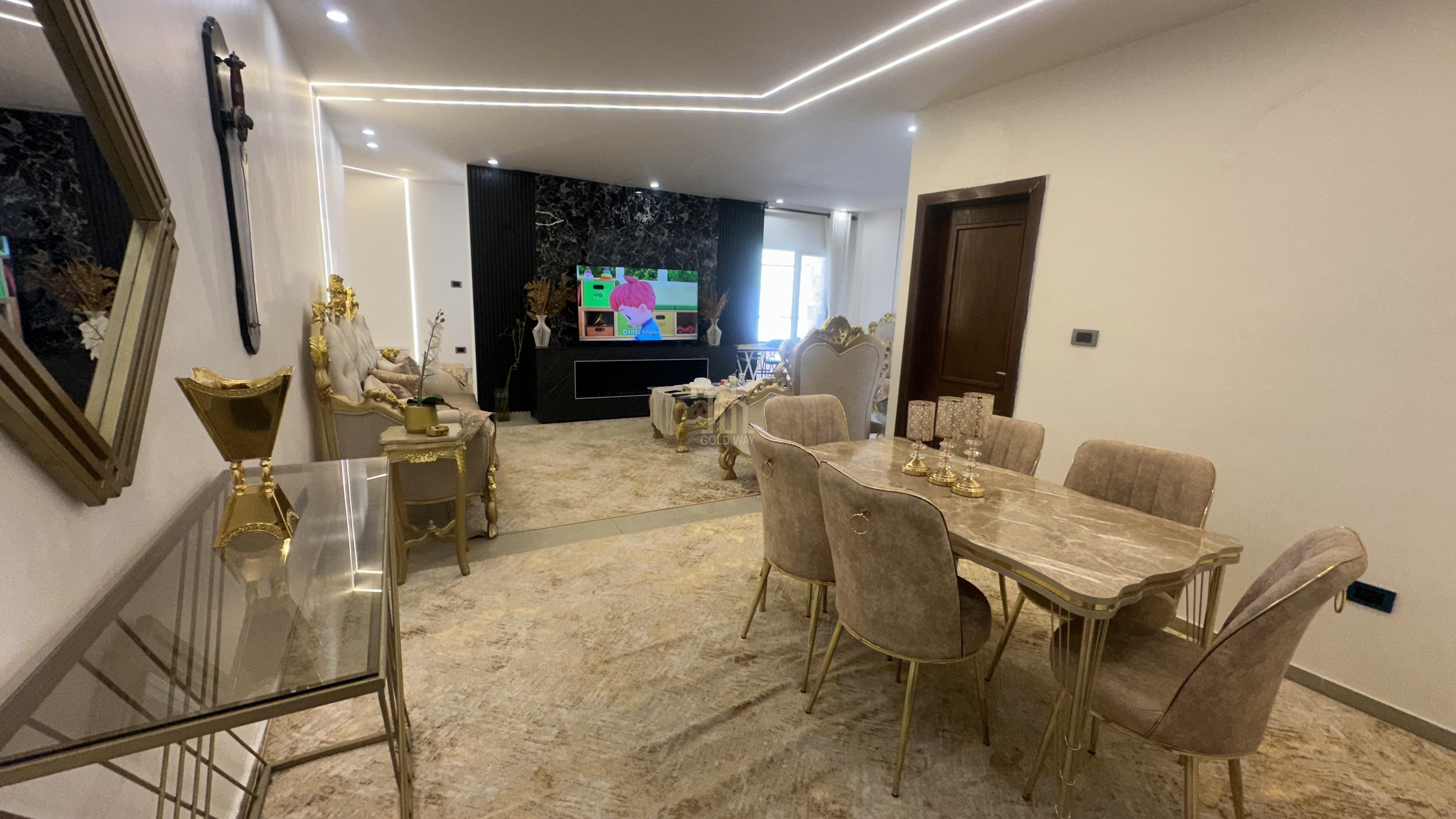 بالقرب من السفارة السوريه في ربوة عبدون شقة طابق رابع (دوبلكس)260م بسعر مميز