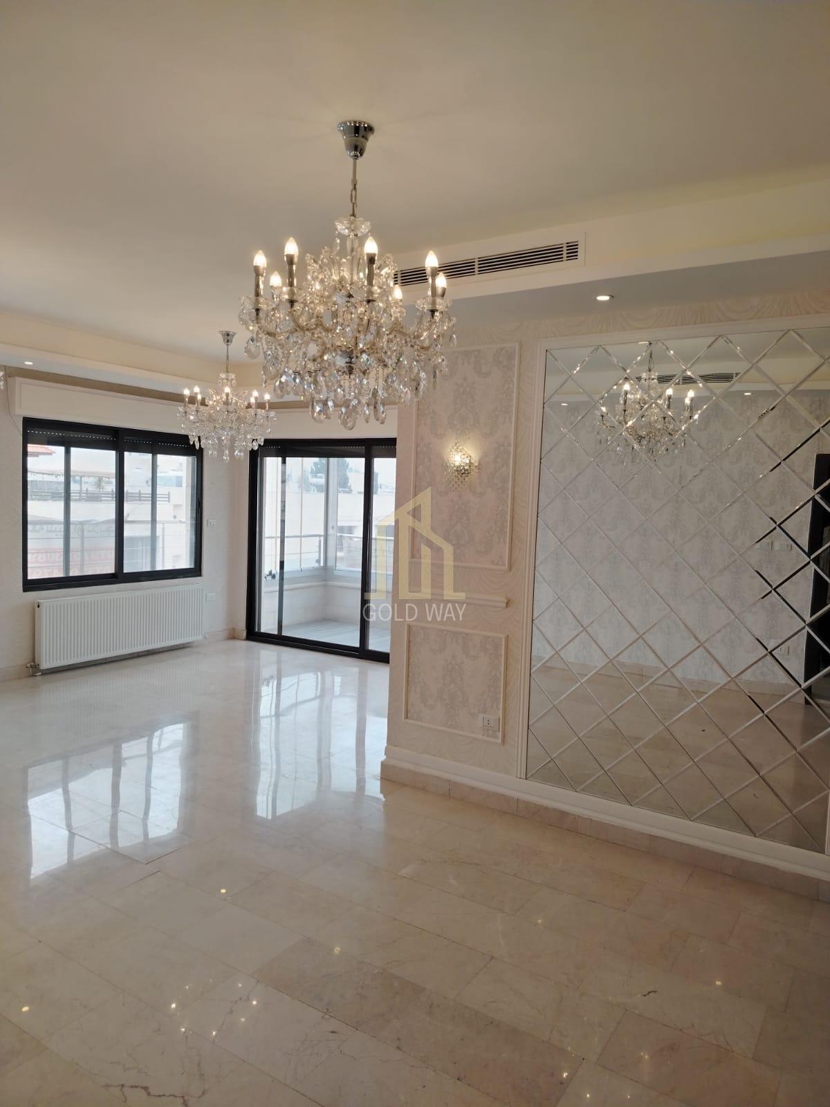 في أجمل مناطق عبدون الشمالي شقة أخير مع روف 180م مفروشة جزئي للبيع بسعر مميز