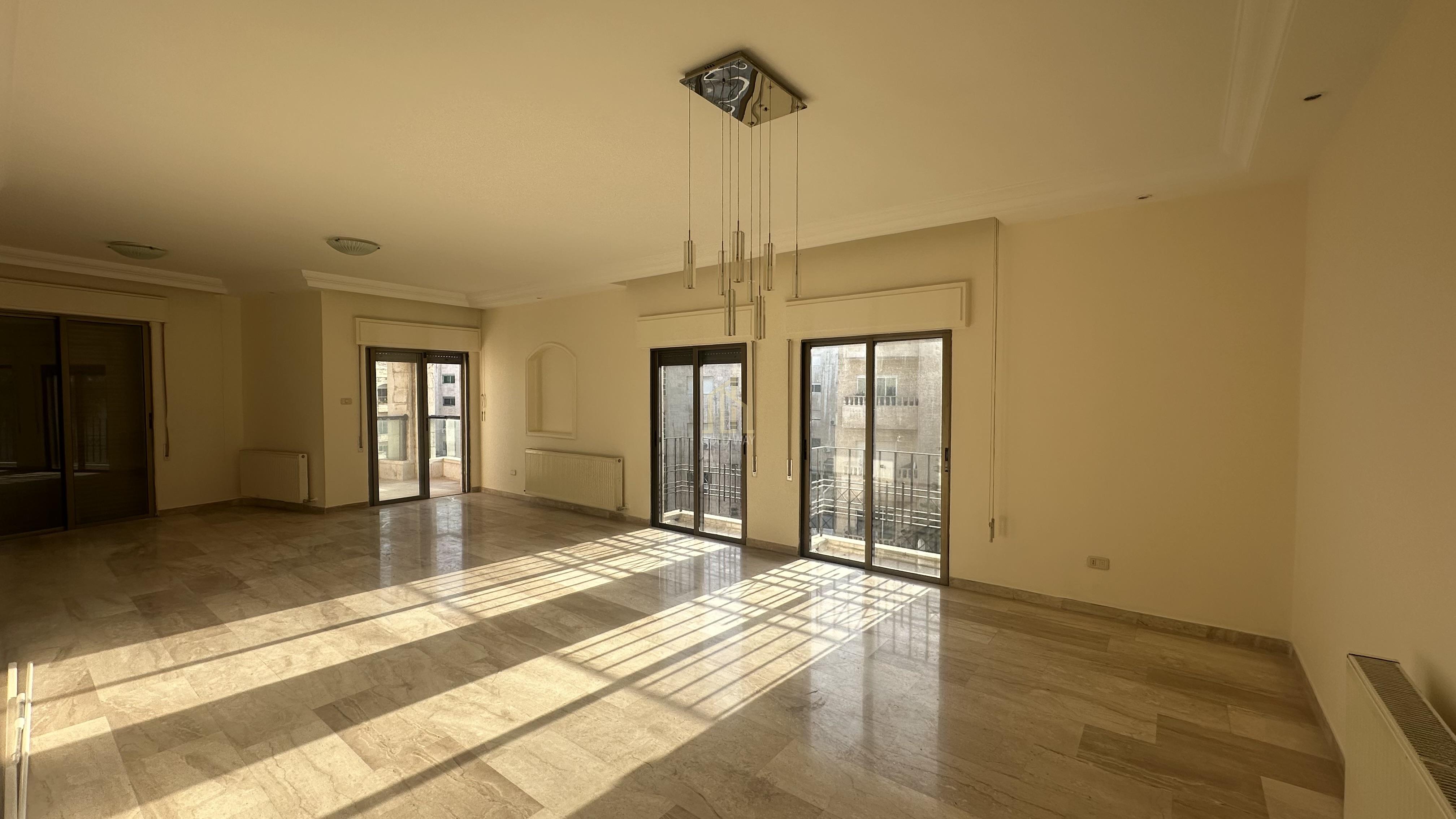 في موقع مميز في دير غبار شقة طابق ثالث 225م بتشطيب راقي