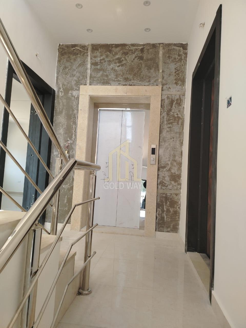 شقة مميزة طابق أول 177م في أجمل مناطق حي نزال تصلح للاستثمار