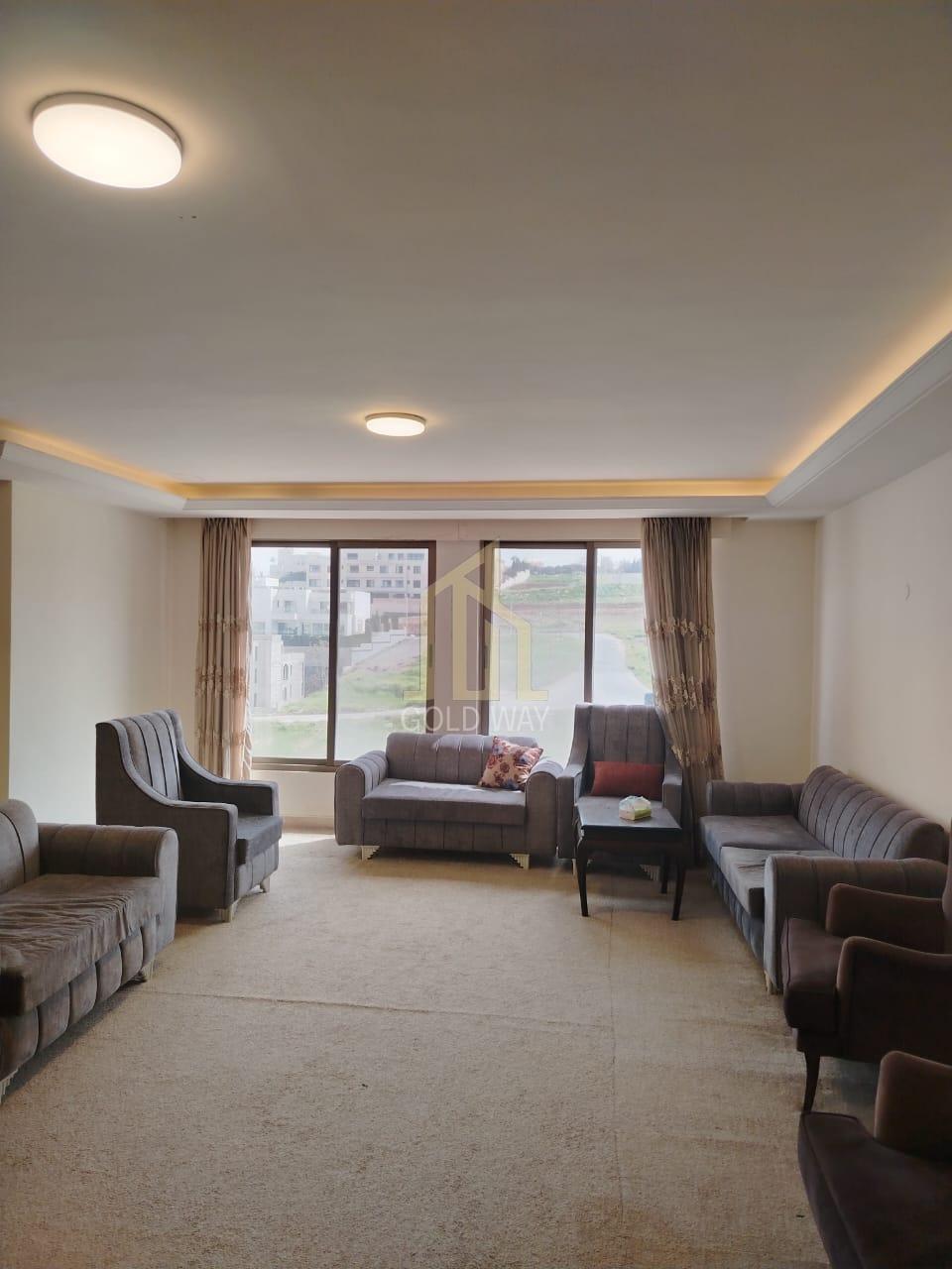 بالقرب من تاج مول شقة طابق ثاني مفروشة جزئي 350م بسعر مميز