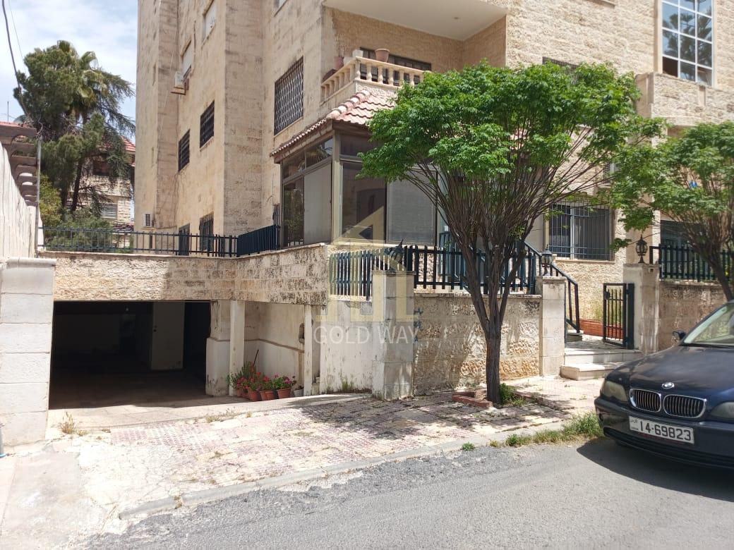 بالقرب من دوار الكيلو في الرابية شقة ارضية 215م مميزة