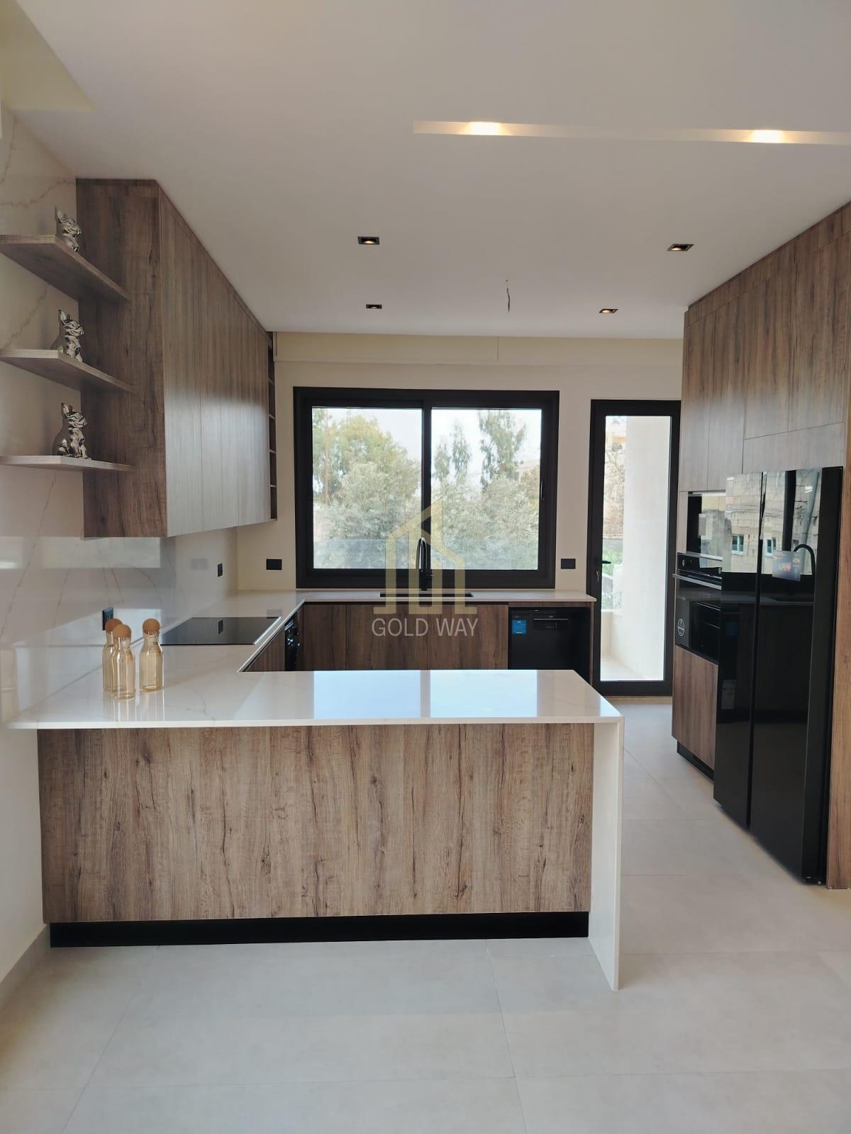 بالقرب من السفارة البرازيلية شقة شبه أرضي 140م مفروشة جزئي للإيجار السنوي