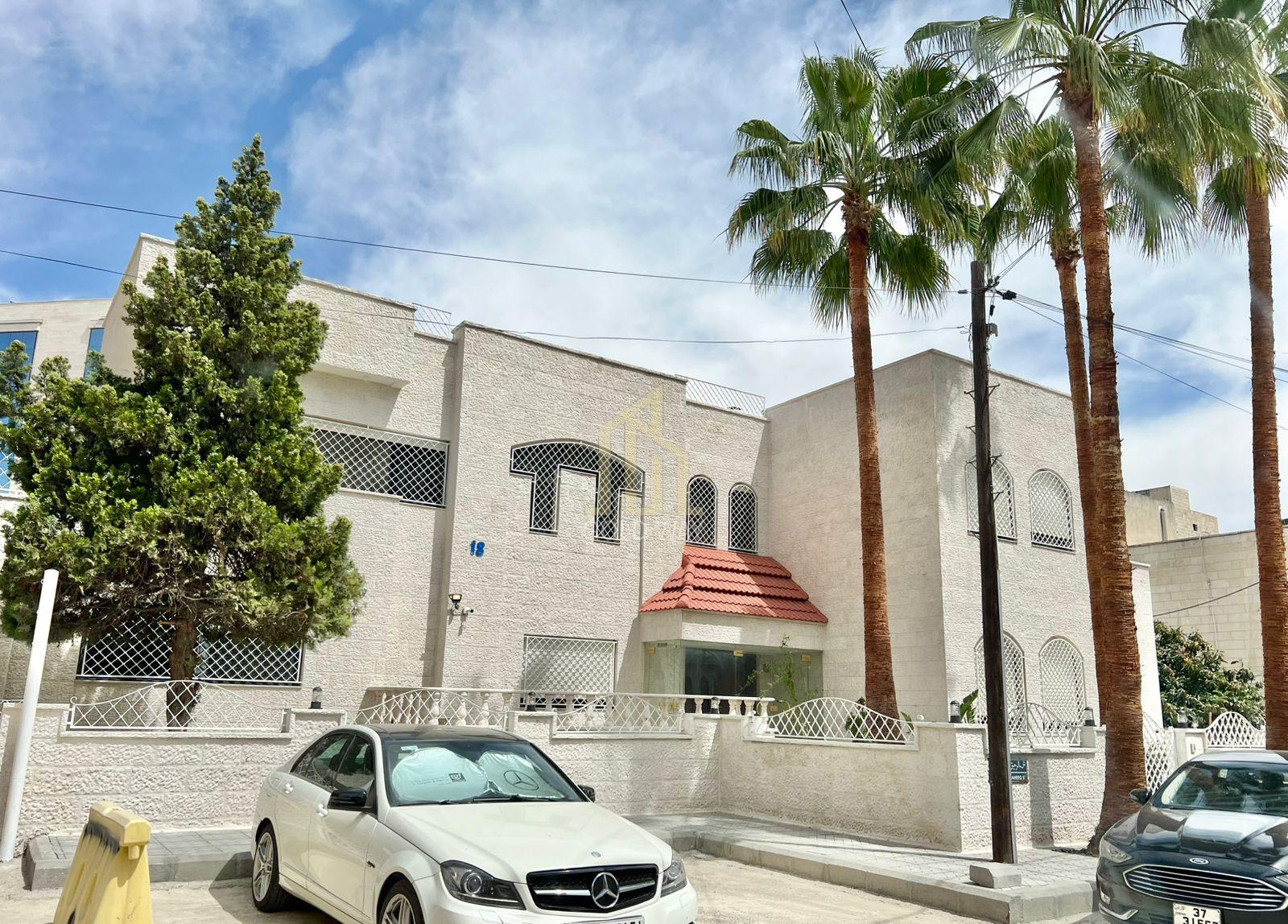 في أجمل مناطق ام السماق فيلا مكونة من طابقين و تسوية للإيجار السنوي