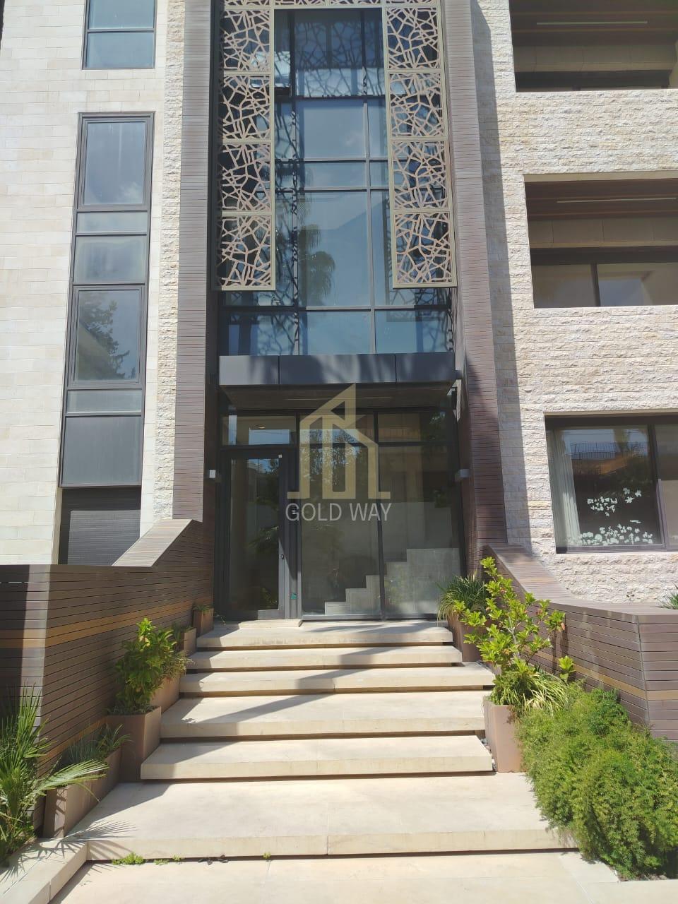 في منطقة الدوار الرابع شقة طابق أول 260م بتشطيبات راقية وسعر مميز