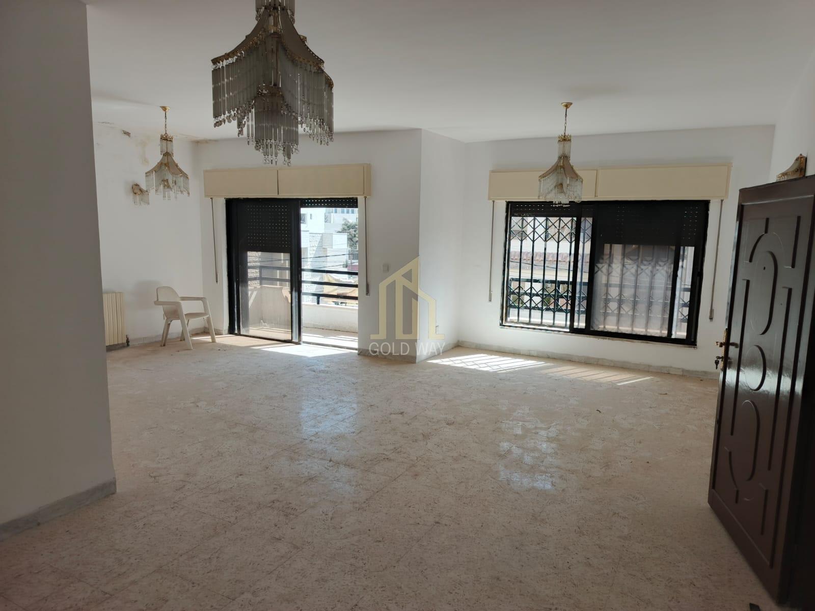 في أرقى مناطق أم أذينة شقة طابق ثاني 150م بسعر مغري