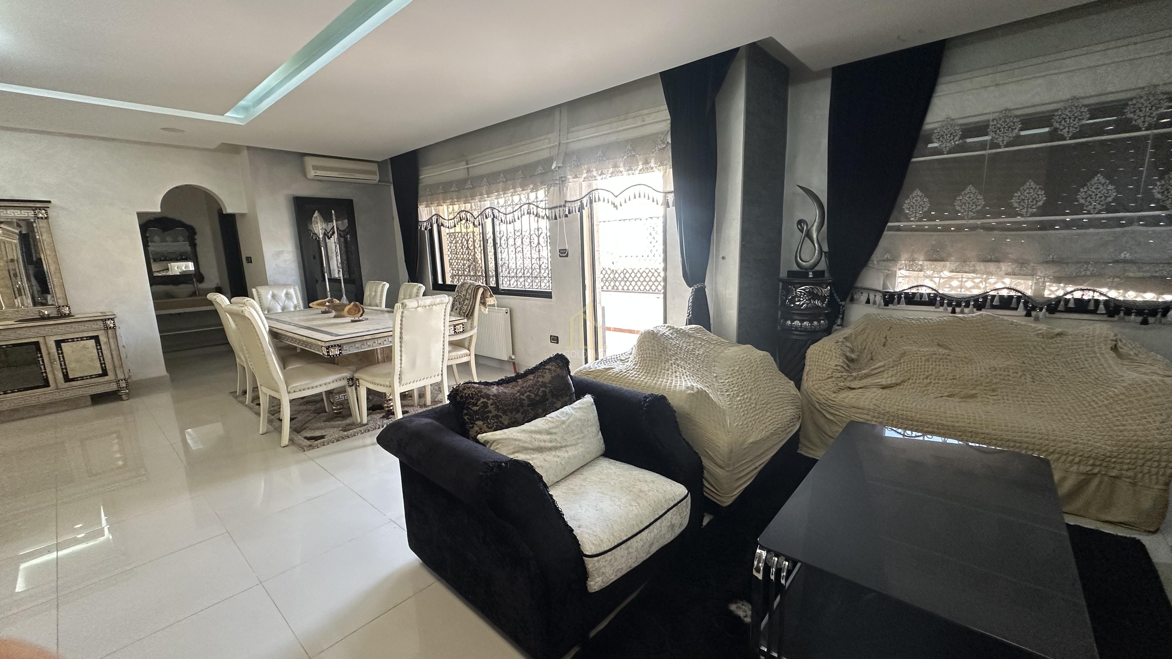 شقة طابق ثالث مميزة 318م في أجمل مناطق الرابية البيع مع العفش او بدون