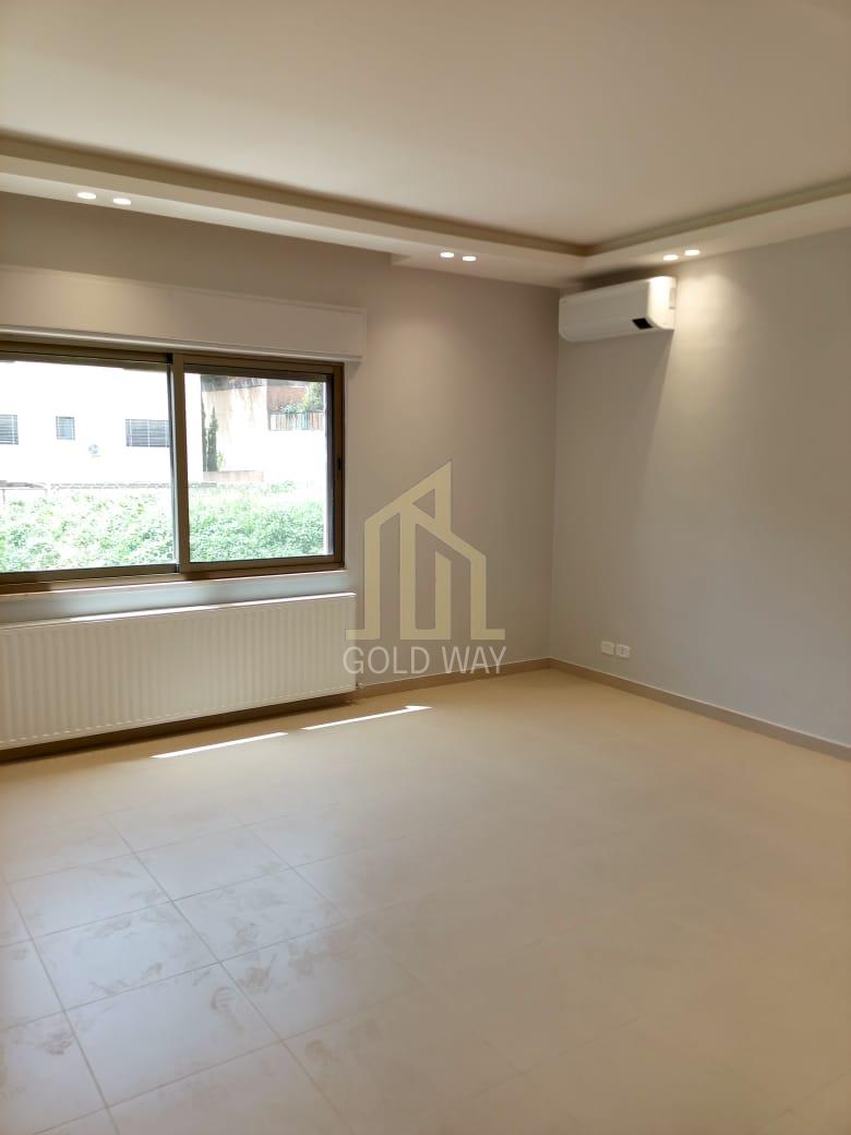 خلف بنك الاتحاد في خلدا شقة طابق أول 200م لم تسكن بسعر مميز