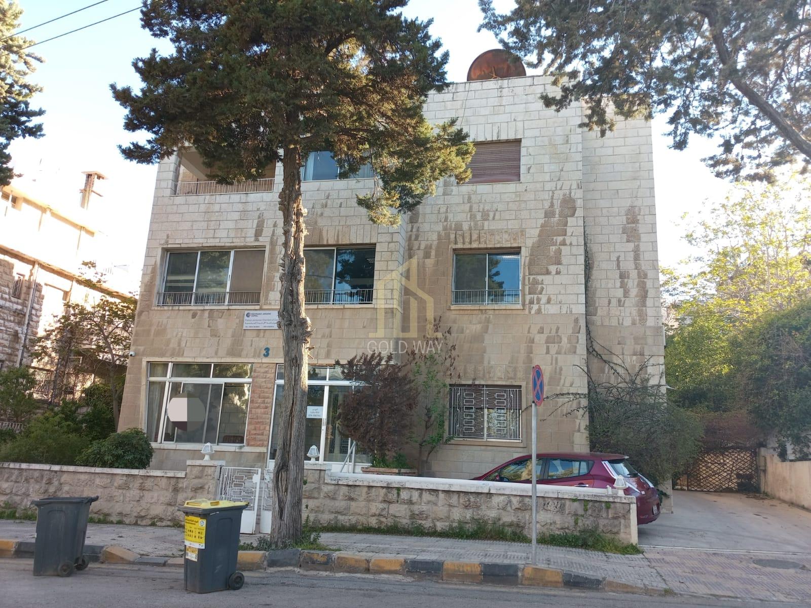 في جبل عمان عمارة استثمارية مميزة من ثلاث طوابق وبسعر مميز