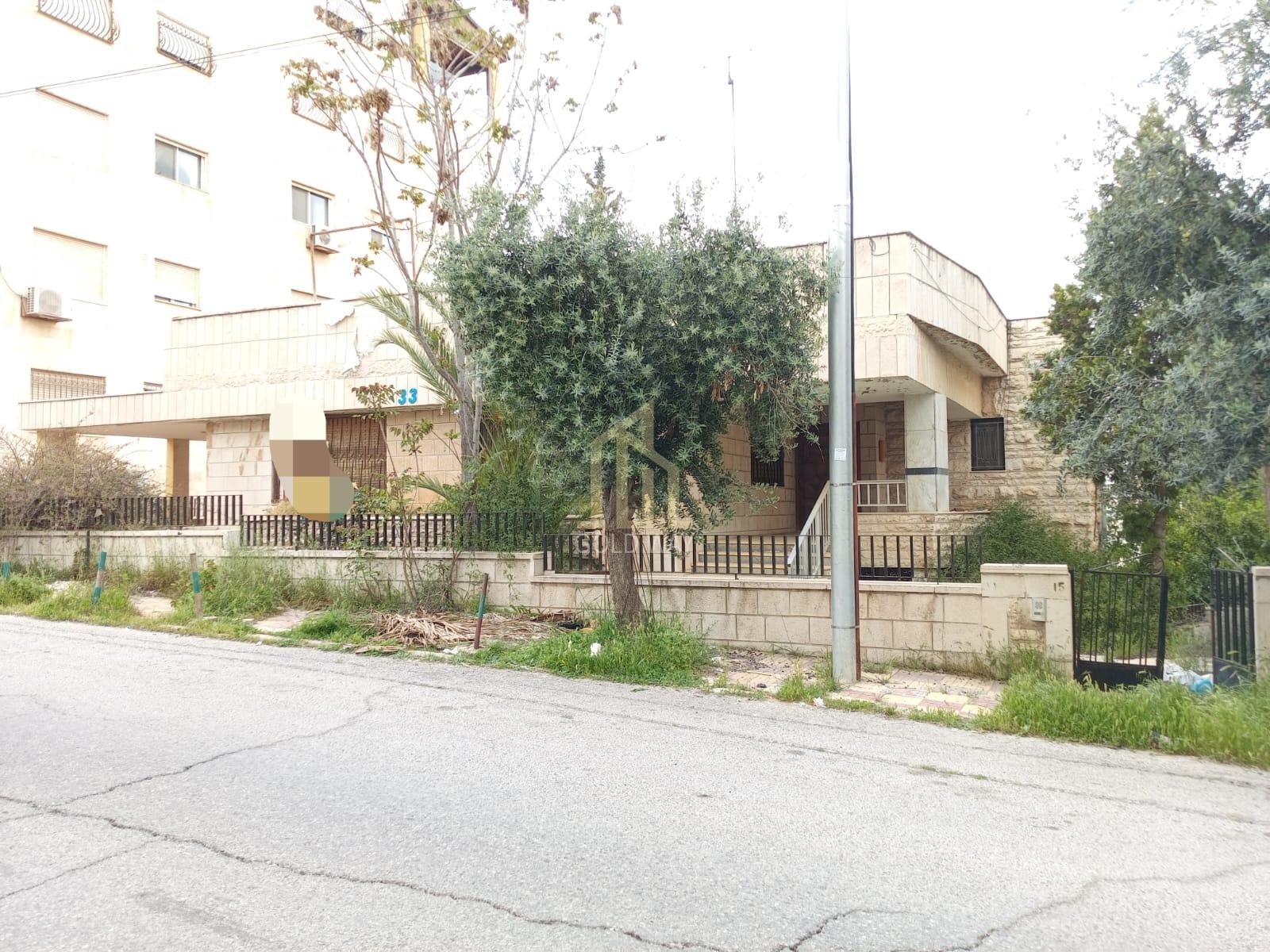 قطعة أرض سكنية مميزة 819م في موقع مميز في الرابية