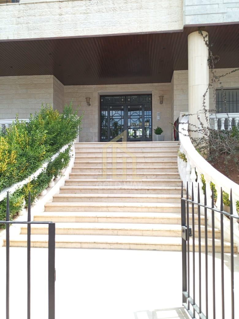 في أجمل مناطق ضاحية الروضة شقة طابق أول 182م لم تسكن بسعر مميز