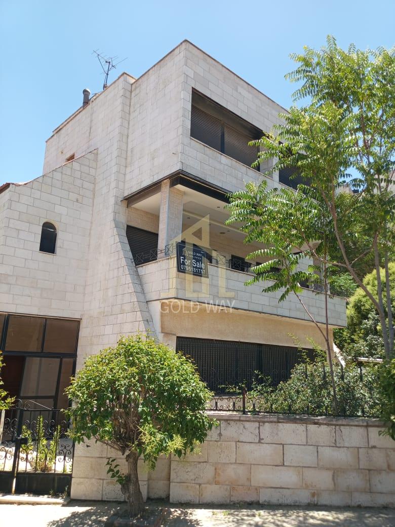 بالقرب من سڤن إلڤن قطعه أرض سكنية 765م ع واجهتين بسعر مميز