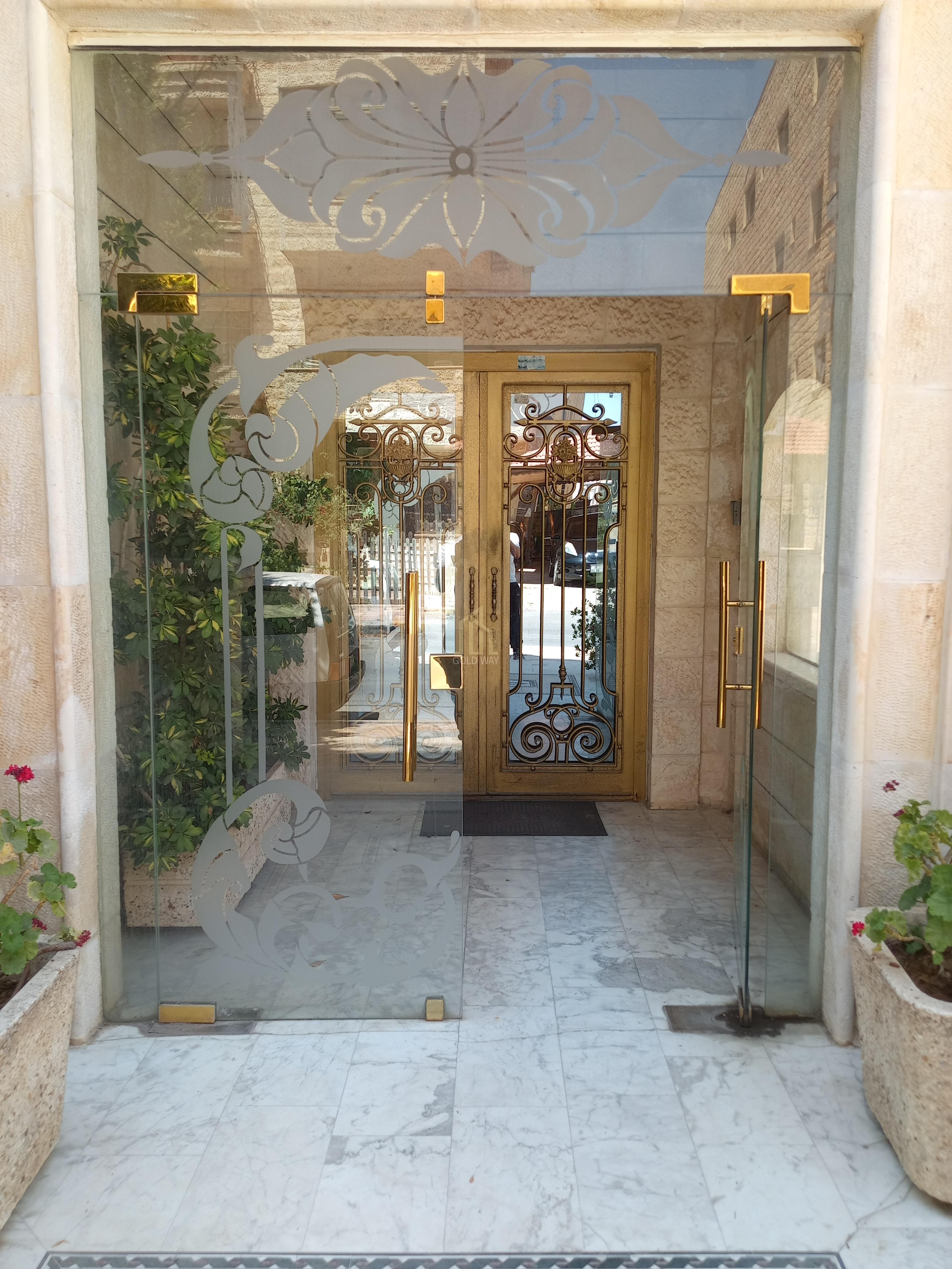خلف نقابة المهندسين في أجمل مناطق الشميساني شقة طابق ثاني (طابقية) 343م