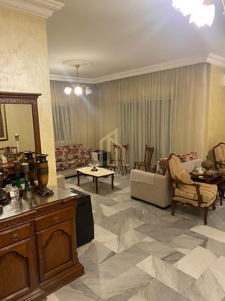 شقة مميزة طابق أول 185م بالقرب من صيدلية جونيا في دير غبار مفروشة جزئي