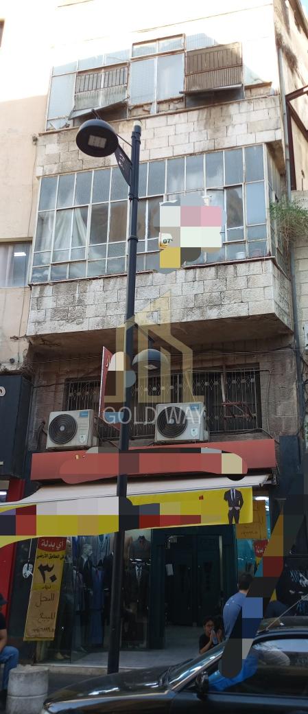 في موقع حيوي ومميز في وسط البلد بالقرب من حبيبه عمارة من اربع طوابق بسعر مميز