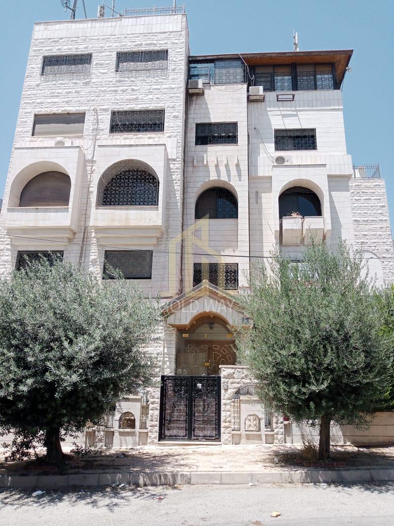 للإستثمار عمارة مميزة في موقع مميز في الرابية وبسعر مغري