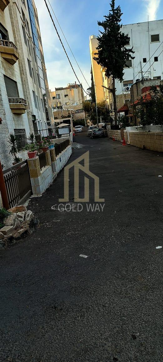 في أجمل مناطق تلاع العلي وبالقرب من شارع المدينةَ المنورة شقة طابق ثاني 180م مفروشة بسعر مغري